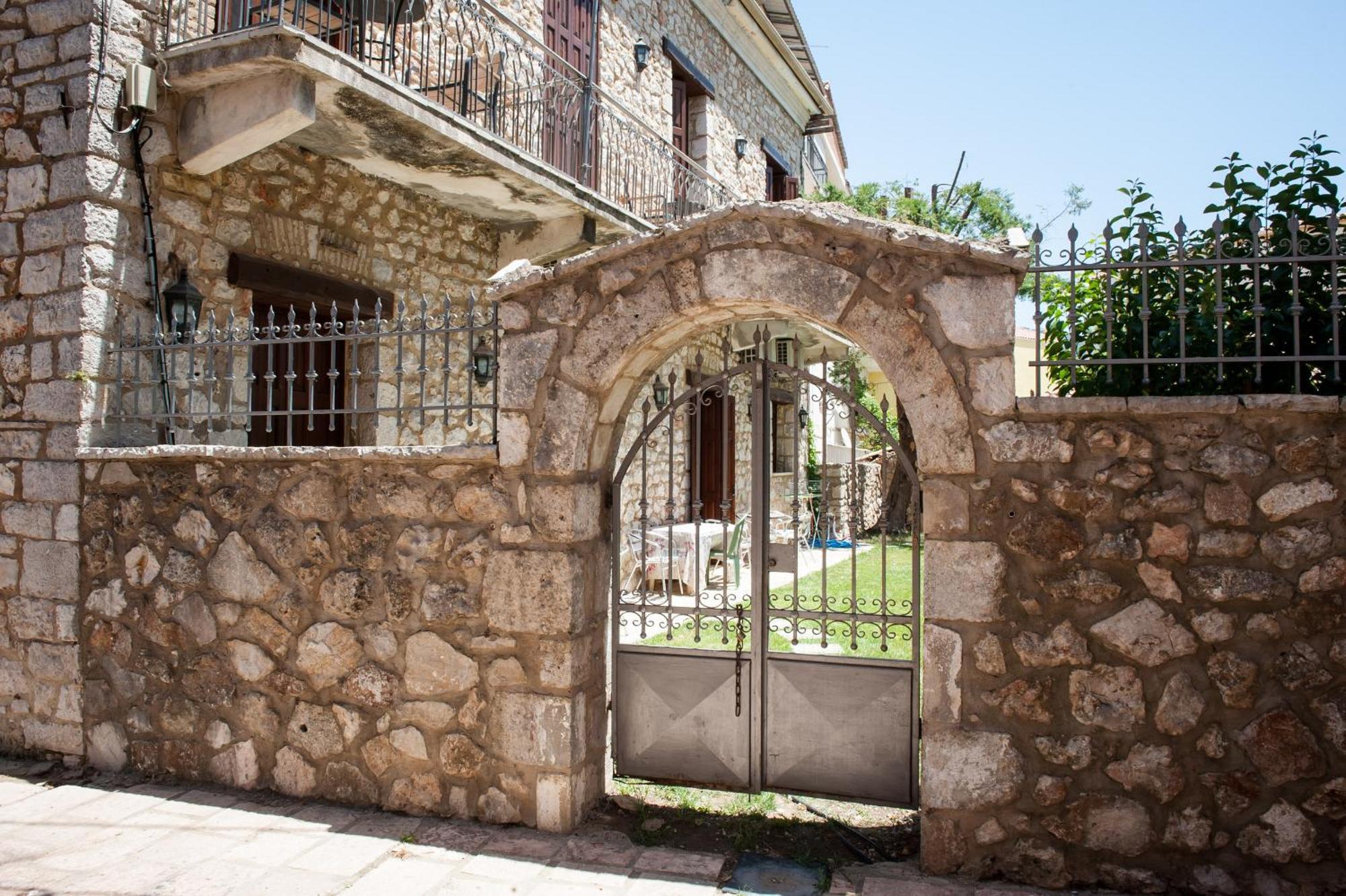 Seafront Stone Suites Vonitsa Exterior photo