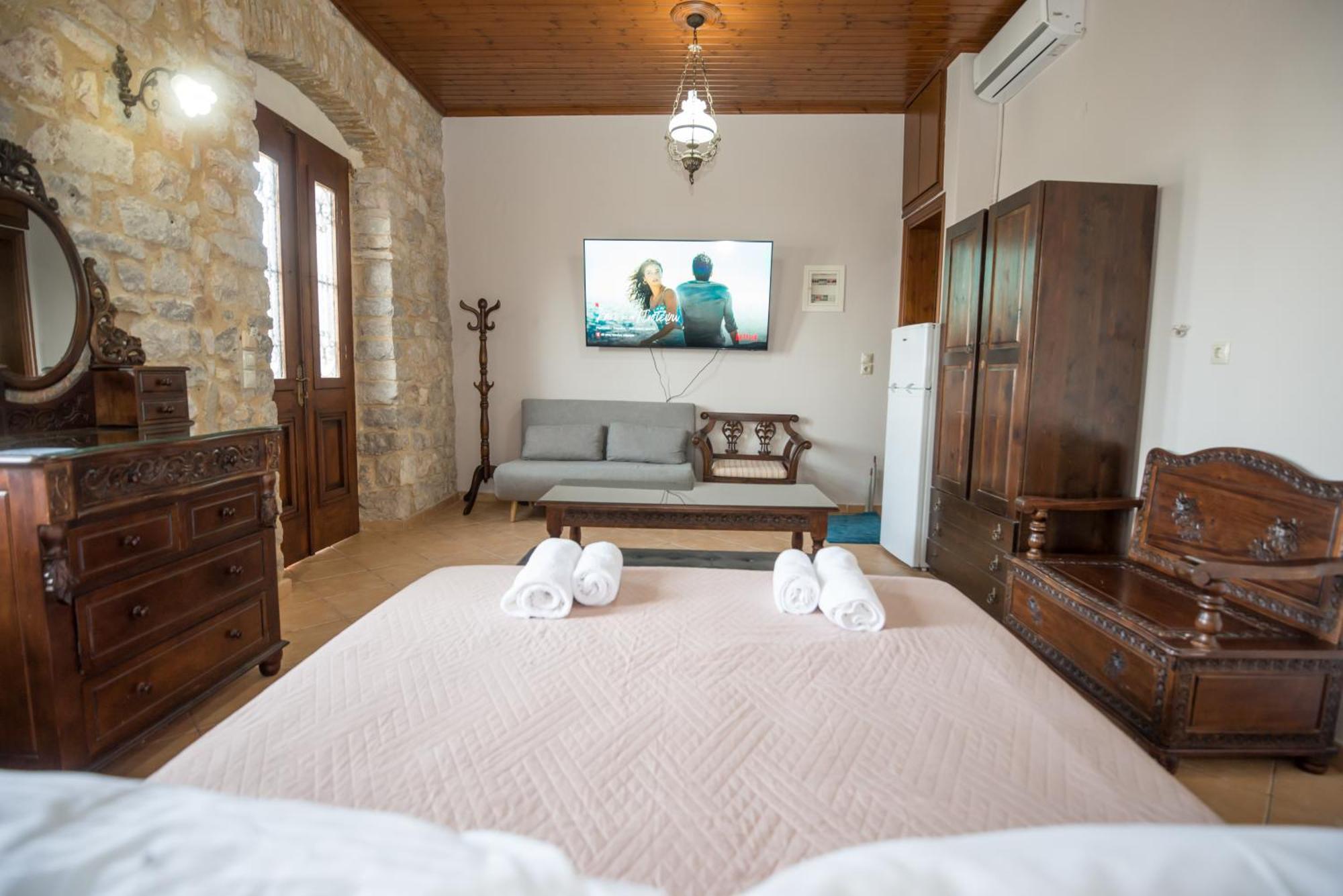 Seafront Stone Suites Vonitsa Exterior photo