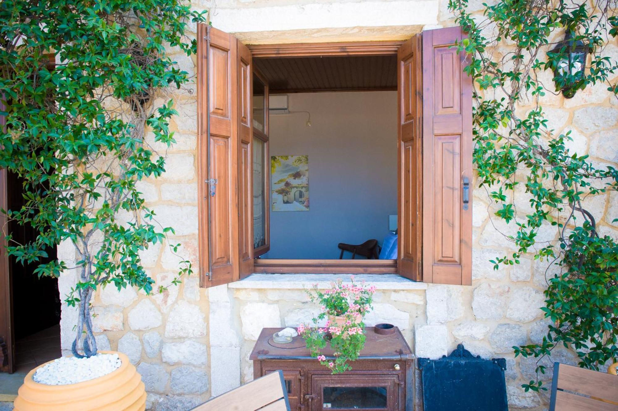 Seafront Stone Suites Vonitsa Exterior photo