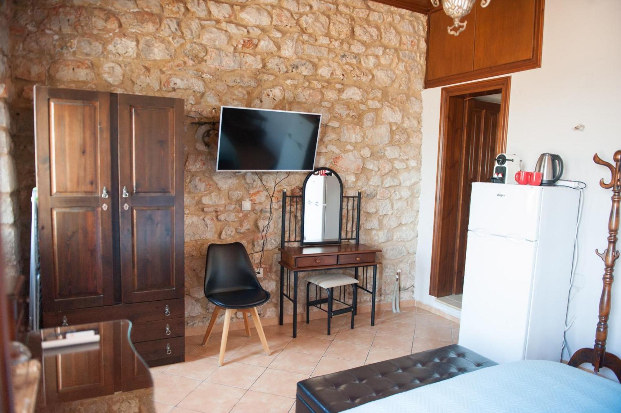 Seafront Stone Suites Vonitsa Exterior photo